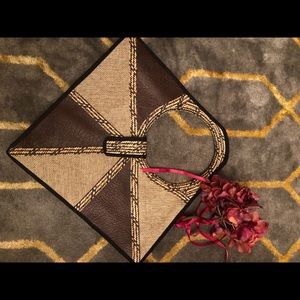 Sassy purse with closure